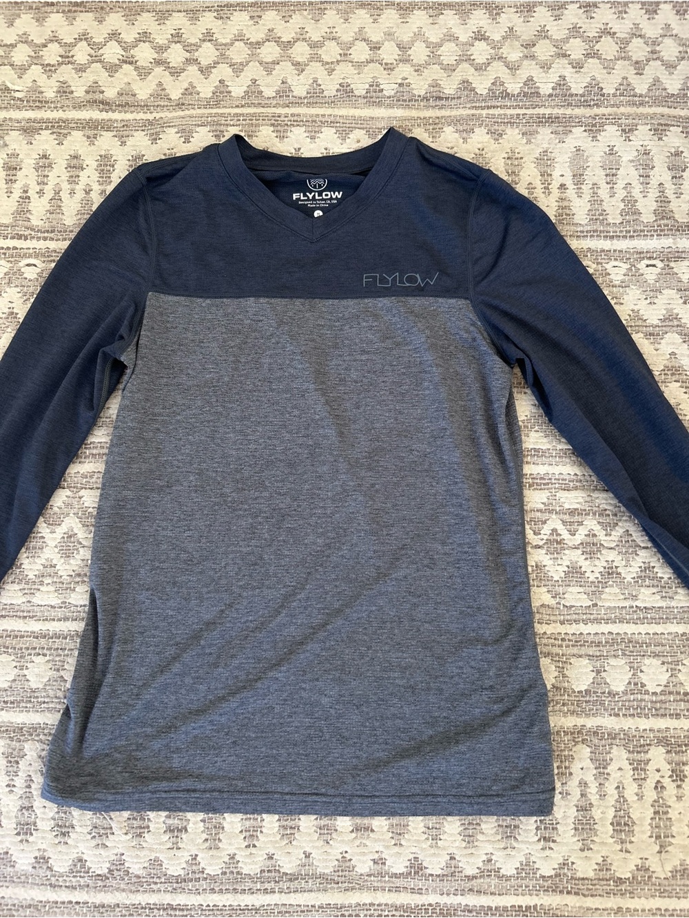 Flylow Women's Two-Tone Long Sleeve base layer in Navy & Heather Gray M